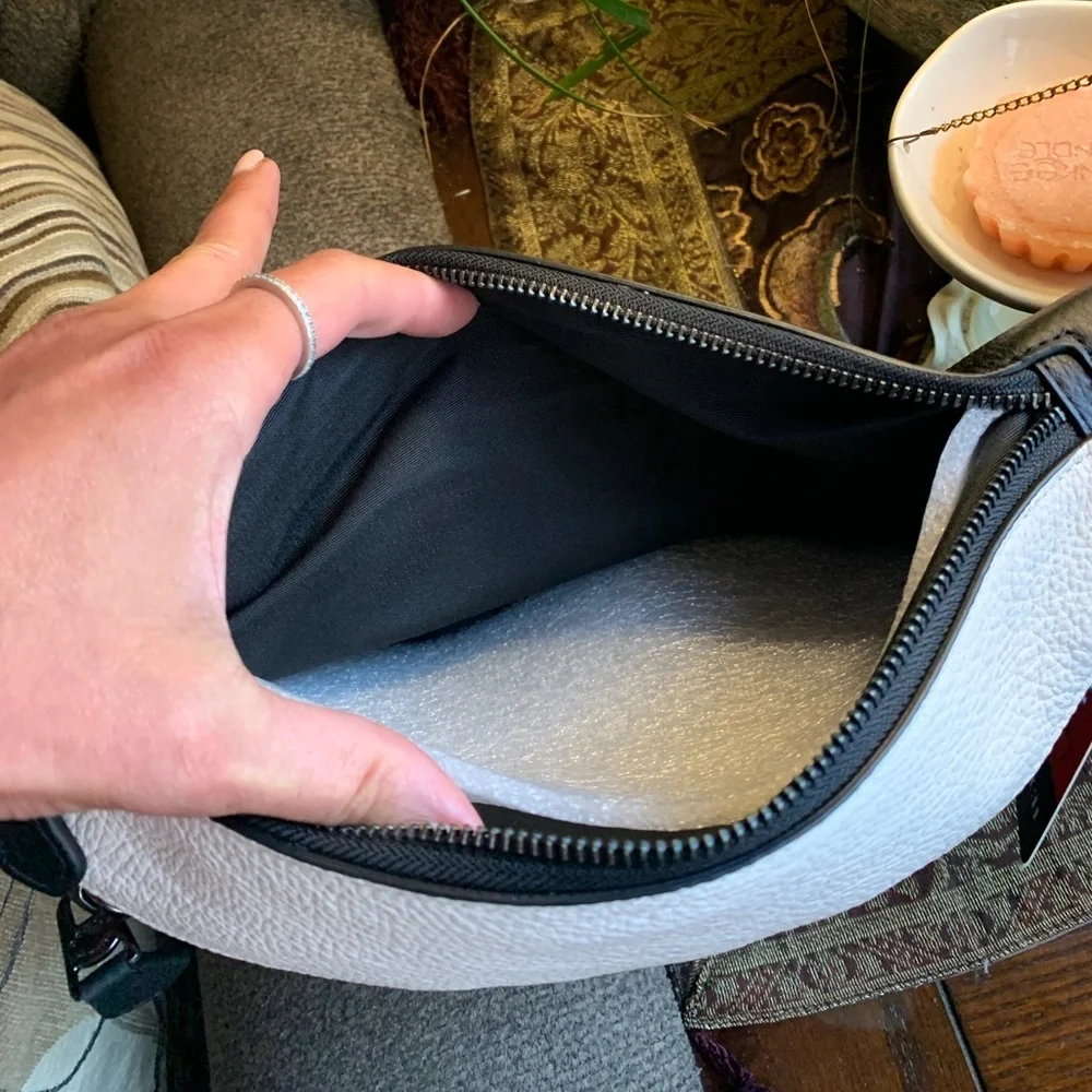 Authentic COACH Pebbled leather Mickey mousse Keith Disney 2 zips belt bag - Picture 9 of 16